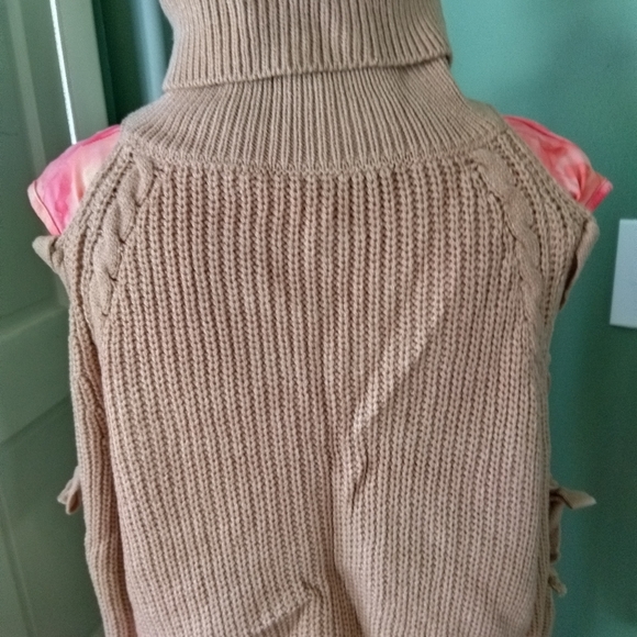 New Sz S/M cable knit turtle neck crop crisscross sleeves cold shoulder sweater - Picture 8 of 14